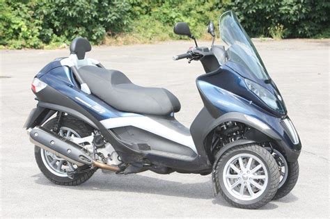 2008 nice italian made motorcycle with a 1,420 miles(2286 kl) on it. PIAGGIO MP3 400 (2008-on) Review | MCN