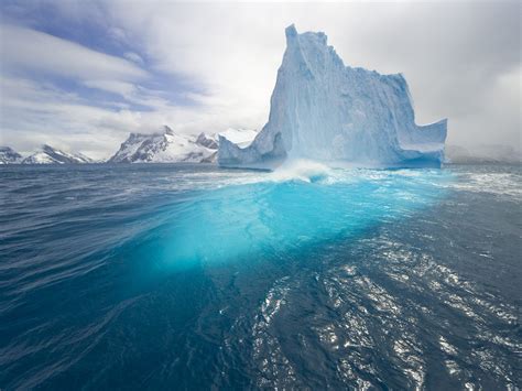 Blue Tall Iceberg Wallpapers Hd Wallpapers Id 6236