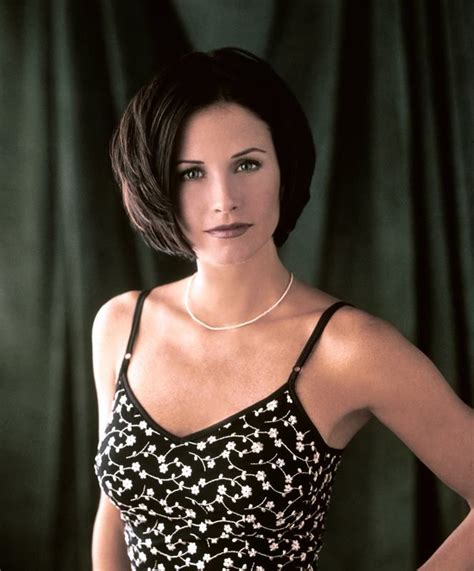Is it me or that courteney cox doesn't look like courteney cox? Pin on Friends