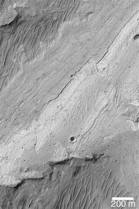 Nasa Mars Picture Of The Day Ius Chasma Fault Spaceref