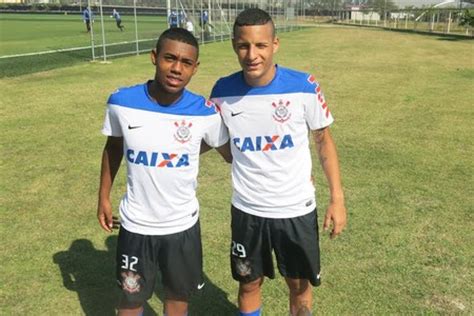 Find the perfect guilherme arana stock photos and editorial news pictures from getty images. Garotos do Corinthians se espelham em astros e tiram ...