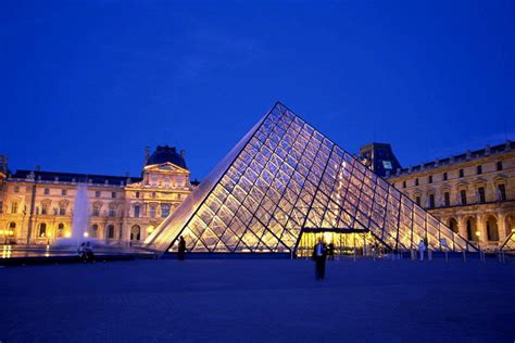 Combien De Vitre A La Pyramide Du Louvre - La Pyramide du Louvre - Ile de France - France