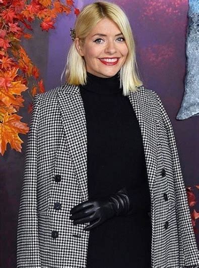 Holly willoughby is just a treasure and we love her banter on this morning and i'm a celebrity. Holly Willoughby