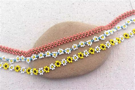 Daisy Chain Beading Stitch Tutorial In 2020 Beaded Bracelet Patterns