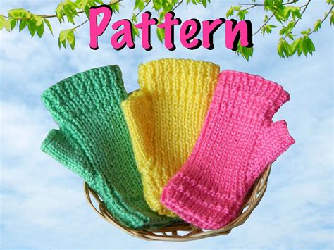 Printable pdf of the everly fingerless gloves pattern (free to subscribers or purchase for less than a cup of coffee). free knitting fingerless gloves for children | Spring fingerless gloves knitting pa ...