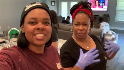 Queen crab is a larger version of the snow crab that is easy to eat because of its large legs. 15 pounds of crab legs!!! - YouTube