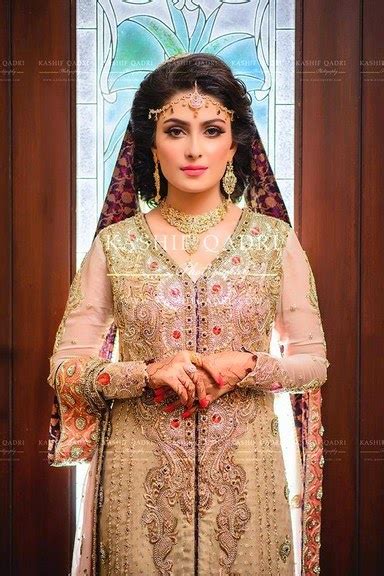 Some Memorable Wedding Pictures Of Ayeza Khan And Her Husband