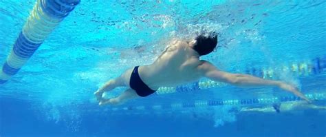Tips Melakukan Gerakan Gaya Punggung Sensen Swimming School