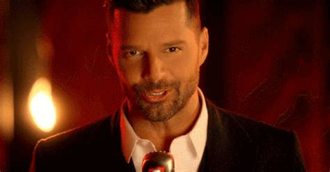 Ricky Martin Hunt S Find And Share On Giphy