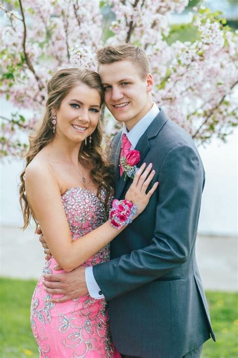 Ashley Weiss Chose Mac Duggal For Her Prom Dress Homecoming Couple Prom Poses Prom Group