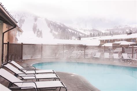 Why tourists choose mammoth mountain inn. Mammoth 3 Day Ski Trip by Luxury Bus from Los Angeles | CC ...