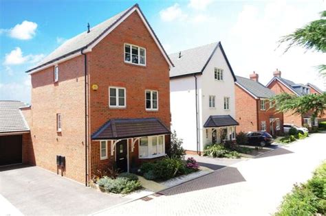 4 Bedroom Detached House For Sale In Cresswell Park Angmering West