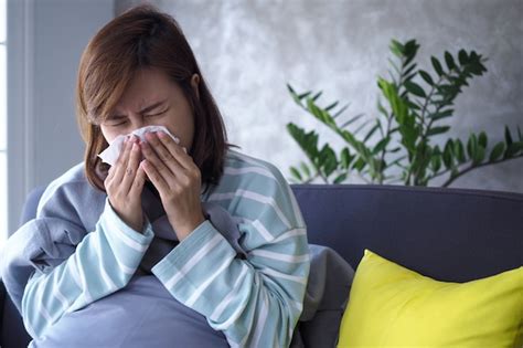 Premium Photo Asian Women Have High Fever And Runny Nose Sick People