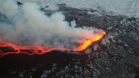 Erupting Volcano Lets Scientists Watch Rare Caldera Collapse