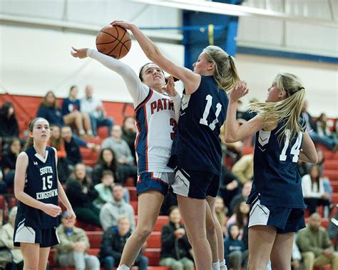 Portsmouth Girls Win Big Game Over South Kingstown 50 46 Eastbayri