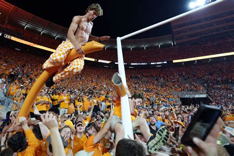 Tennessee Fans Throw Goalposts Into Tennessee River After Win Over