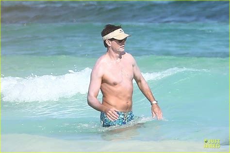 The Talk Host Jerry Oconnell Goes Shirtless On Beach Vacation With Wife Rebecca Romijn