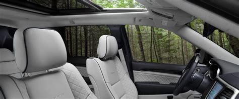 2018 Jeep Grand Cherokee Premium Interior Features