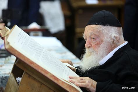 הקבוצה המפתיעה של אבישי גורדון ניצחה הערב (רביעי) את מכבי תל אביב 76:81 במשחק השני בגמר הפלייאוף וכפתה משחק שלישי ומכריע שייערך מחר בהיכל. 'מוטב מאוחר מאשר אף פעם': ביבי קיבל חיסון שלישי ותקף את ...