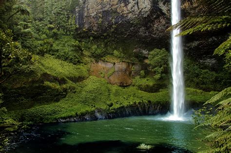 A waterfall in Hawaii sometimes flows up instead of flowing down - Did You Know?