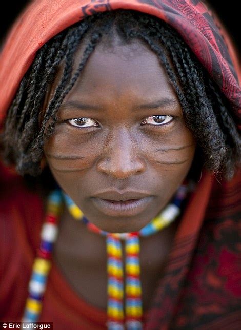 Ethiopian And Sudanese Tribes Show Off Their Intricate Raised Patterns Created Using Thorns
