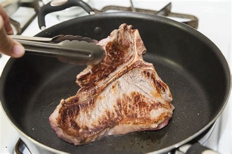 How to Cook T-Bone Steaks in a Frying Pan | Cooking t bone ...