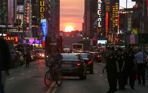 Manhattanhenge Effect Has Sun Aligned Perfectly With Street Grid