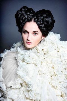 The elizabethan era is known for the elaborate outfits that men and women wore to court and elite social functions. queen elizabeth passed strict laws people had to follow regarding clothing. 14 Best Elizabethan hairstyles images | Elizabethan era ...