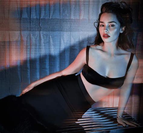 Emilia Clarke Hottest Photos 35 Sexy Near Nude Pictures S