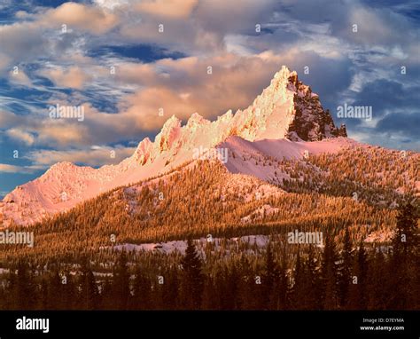 Three Fingered Jack Mountain After Snowstorm Oregon Stock Photo Alamy