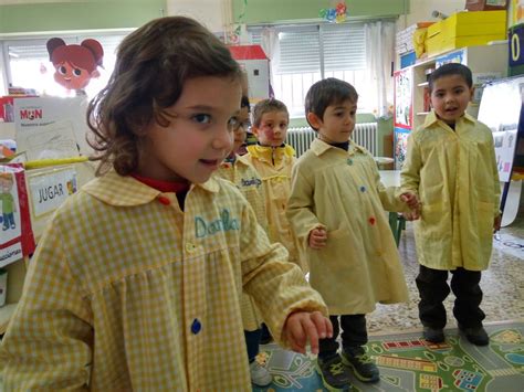 Aunque uno de los sentidos más importantes a esta edad es el tacto, podemos aprovechar estos juegos. Educando emociones en el San José Obrero: JUEGO DE LAS ESTATUAS, 3 años