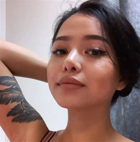 One of these stars is bella poarch, a young woman who started posting to tiktok in the spring of 2020 and has since risen to prominence for her. Bella Poarch (Sex Tape TikTok Star) Bra\Cup Size ...