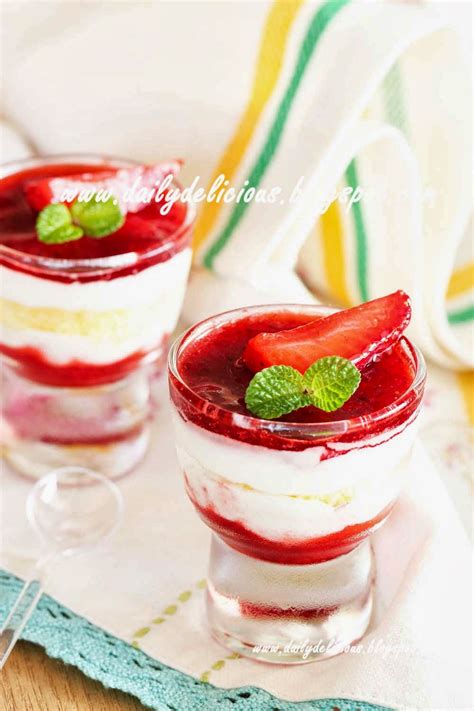Stuck for christmas dessert ideas? dailydelicious: Strawberry Shortcake in a shot: Small cake ...