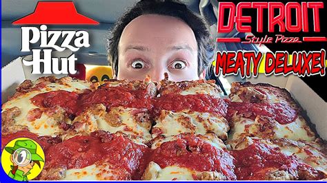 Pizza Hut® Detroit Style Pizza Meaty Deluxe Review 🐷🥓🍕 Peep This