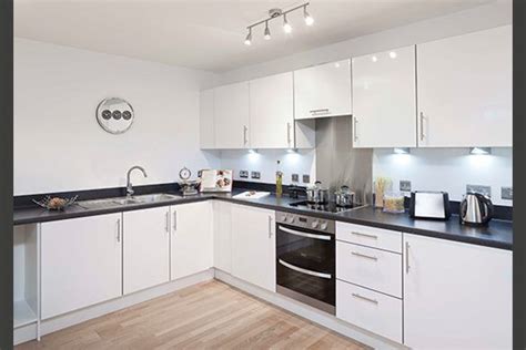 The ringhult high gloss white kitchen series has clean, straight lines and a glossy surface which is durable and easy to keep clean. Specification: Kitchens Manhattan fitted kitchen with ...