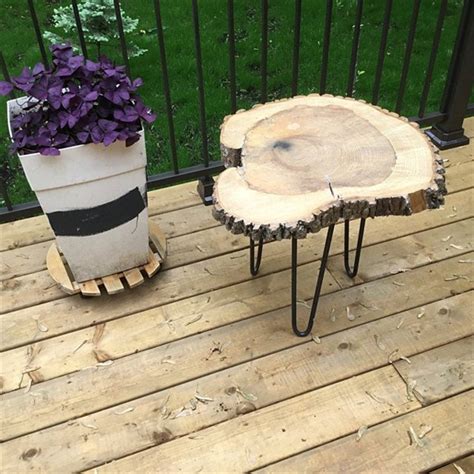 Wood Slice Tables A Natural Looking Tables For Balcony Decoration