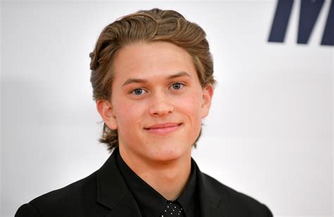 reese witherspoon s son deacon phillippe will make his acting debut in season 3 of never have i