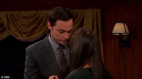 The Big Bang Theorys Sheldon And Amy Finally Share First Kiss Daily Mail Online
