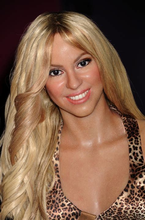 Shakira isabel mebarak ripoll, араб. Shakira-Argentina: Figura de cera de Shakira en el museo ...