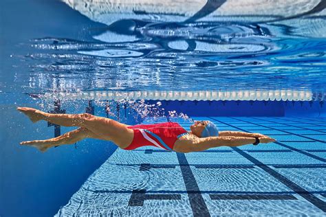 Perder peso com natação: é possível? Veja os benefícios desse esporte.