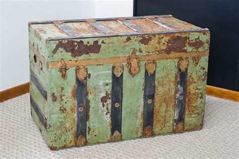 Do It Yourself Trunk Refinishing Ehow Antique Trunk Antique Trunk