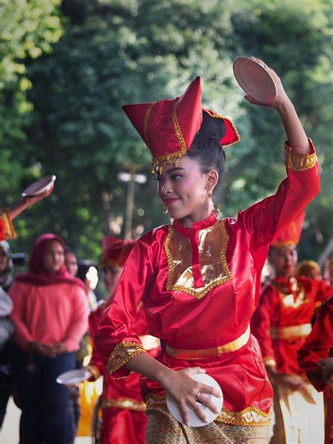 Tari Piring Sumatra Barat Sejarah Dan Makna Gerakan Tarian
