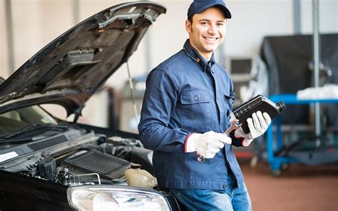 How To Become A Mechanic Through Training And Experience