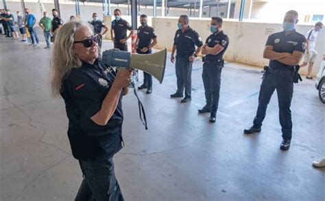 La Primera Mujer Policía Local De La Región Se Jubila Tras 40 Años De