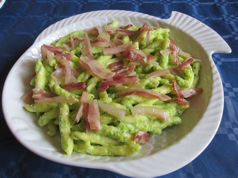 Quando preparate la pasta zucchine e gamberetti dovete abbondare un po' con l'olio perché il piatto lo richiede. Milù, di tutto e di più!: Strozzapreti al pesto di ...