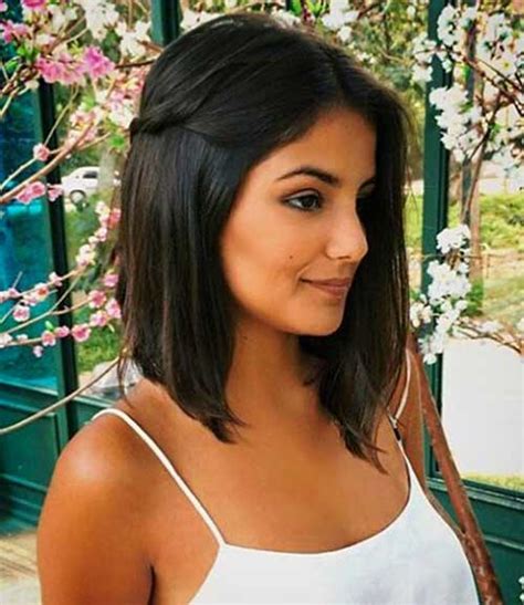 This woman just stuck a few of them above her ear for a cute side detail. 20+ New Cute Hairstyle Ideas for Short Hair