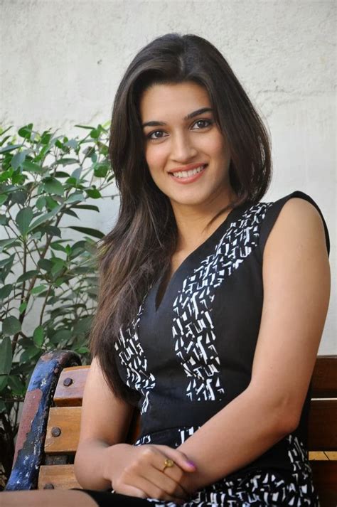1 Nenokkadine Actress Kriti Sanon Latest Hot Photos