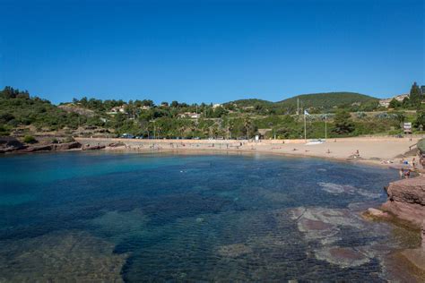 Situé sur la route de st tropez. Plage du Pourrousset