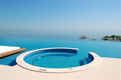 What You Need To Know About Infinity Pools 1 Swimming Pool