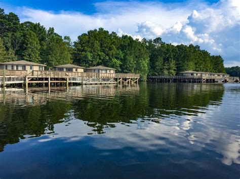 10 Best Lakes In South Carolina For A Sunny Escape